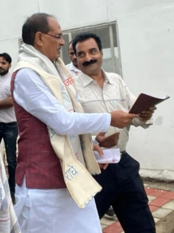 दर्जी समाज ने माननीय मुख्यमंत्री को ज्ञापन सौंपा 2 दर्जी समाज ने माननीय मुख्यमंत्री को ज्ञापन सौंपा