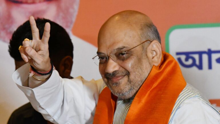 ‘गरीबी हटाओ' का नारा देकर कांग्रेस पार्टी ने देश में लगभग 5 दशकों से अधिक समय तक शासन किया लेकिन गरीबों के लिए कुछ भी नहीं किया। प्रधानमंत्री श्री नरेन्द्र मोदी जी ने गरीब कल्याण की दिशा में इतने अधिक काम किये कि वे गरीबों के मसीहा बने हुए हैं - अमित शाह
