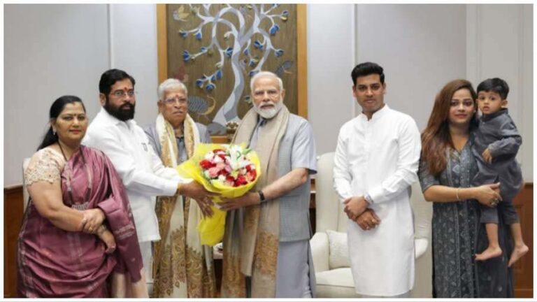 एकनाथ शिंदे ने परिवार समेत पीएम नरेंद्र मोदी से की मुलाकात