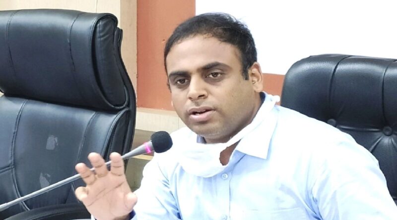 कलेक्टर डॉ. इलैयाराजा टी ने राज्य प्रशासनिक सेवा के अधिकारियों के मध्य किया कार्य विभाजन