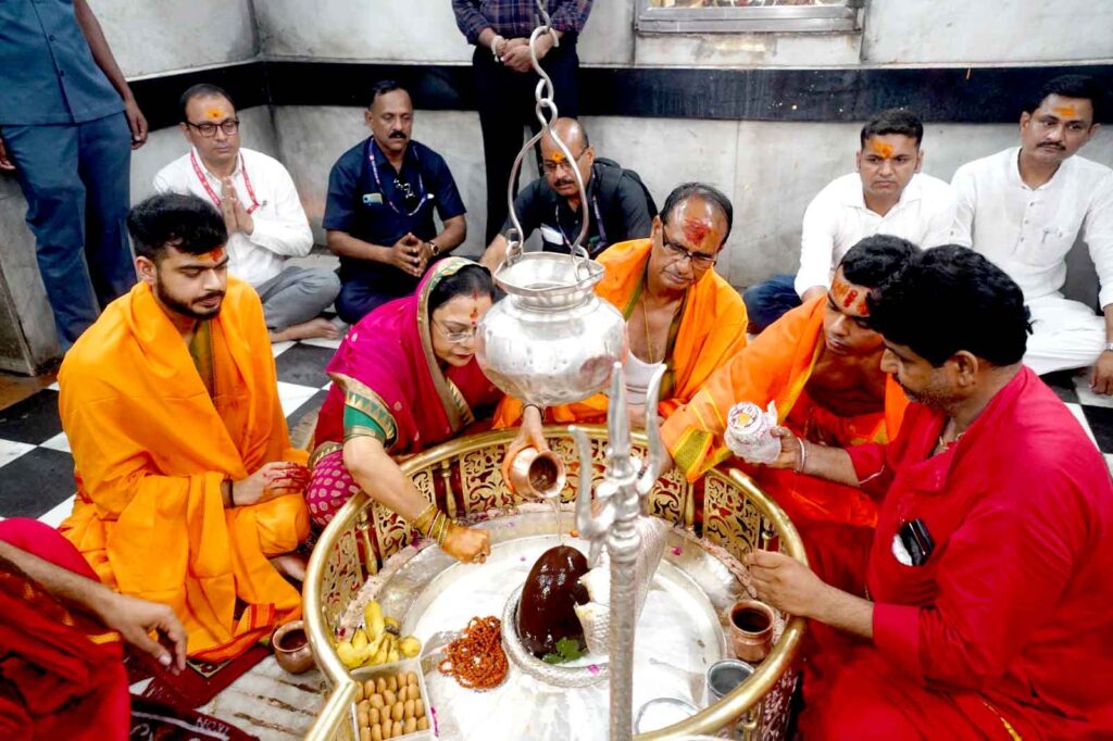धूमधाम से निकली उज्जैन में भगवान महाकालेश्वर की तीसरी सवारी 2 mahakal 2