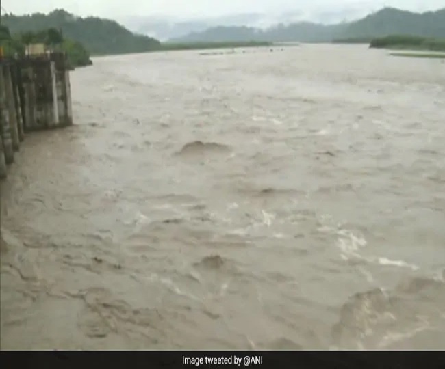 बाढ़ का पानी बापू के समाधि स्थल तक पंहुचा