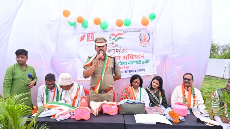एच सी मेहता सोशल् वेलफेयर सोसाइटी ने 30 व्यक्तियों को इंदौर गौरव रत्न अवार्ड से नवाजा