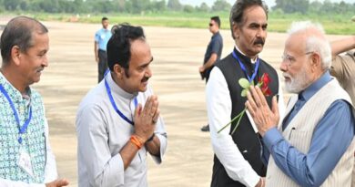 प्रधानमंत्री श्री नरेन्द्र मोदी को खजुराहो विमानतल पर दी गई भावभीनी विदाई