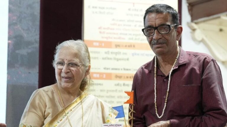 पूर्व लोकसभा अध्यक्ष के हाथों प्रवीण जोशी सम्मानित