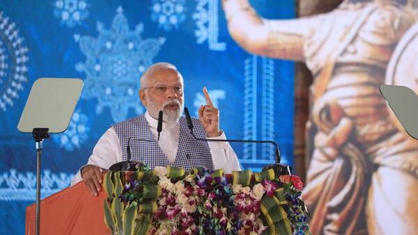 मध्यप्रदेश को विकास में टाप पर ले जाने की गारंटी मोदी की है: प्रधानमंत्री श्री मोदी