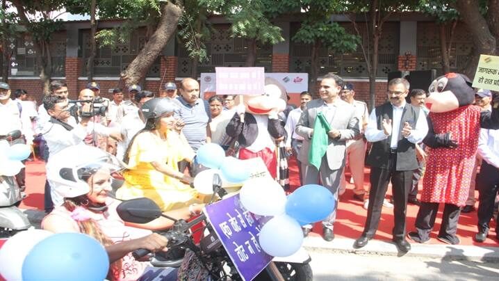 दृष्टिबाधित बच्चों द्वारा ब्रेल लिपि में तैयार की गई मतदान करने की अपील