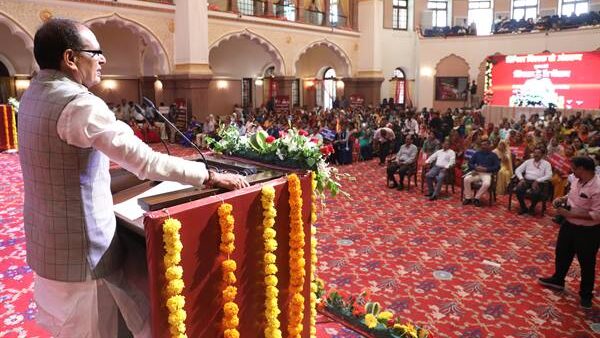 बहनों की जिंदगी सम्मानजनक बनाना ही जीवन का मिशन,गैस रिफिल योजना में बहनों को गैस सिलेंडर 450 रूपए में मिलेगा