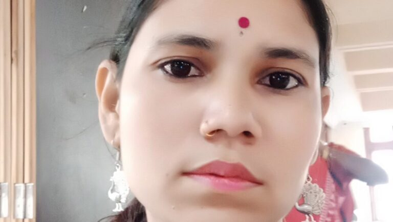 "मासिक धर्म स्वास्थ्य आपके चुनावी एजेंडे में क्यों नहीं है?" - न्गुवु चेंज लीडर मध्य प्रदेश के राजनेताओं से पूछती है