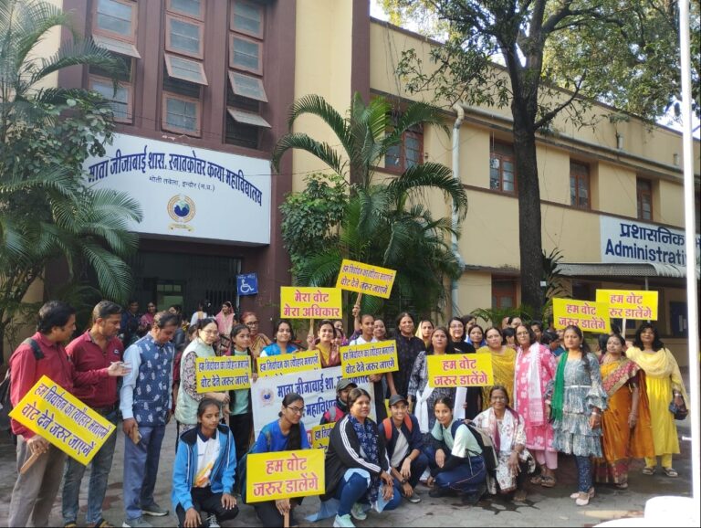 विद्यार्थियों ने रैली निकाल कर दिया मतदान करने का संदेश