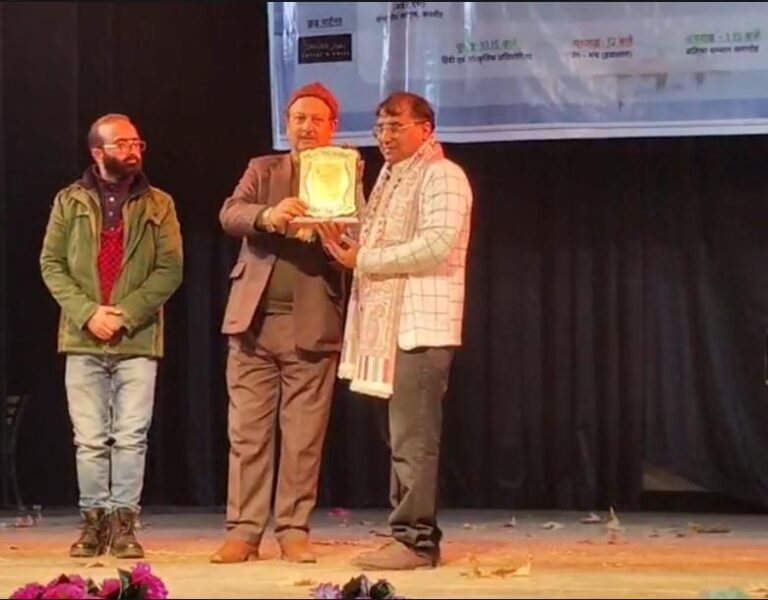 कश्मीर में डॉ. अर्पण जैन को मिला 'अक्षर' सम्मान