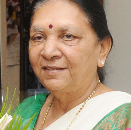 राज्यपाल आनंदीबेन पटेल के नाम इस आदेश की प्रति सामने आते ही मामले ने पकड़ा तूल