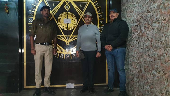 अनियमितताएं पाये जाने मिथ्या ग्रुप होटल बार का लाइसेंस 07 दिन के लिए निलंबित