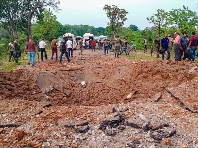छत्तीसगढ़ में मतगणना से पहले नक्सलियों ने मचाया उत्पात , घटना के बाद पुलिस द्वारा चलाया जा रहा गहन सर्च ऑपरेशन