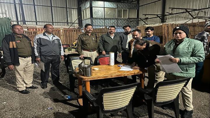 आबकारी विभाग द्वारा होटल ढाबों और अवैध रूप से मदिरापान कराने और करने वालों पर कार्यवाही