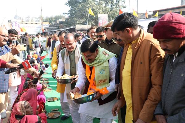 मुख्यमंत्री ने ओरछा के श्री रामराजा मंदिर में श्री रामलला के प्राण प्रतिष्ठा समारोह का सजीव प्रसारण देखा