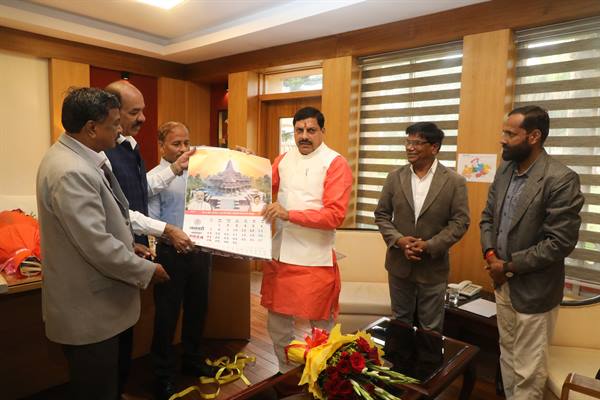 मुख्यमंत्री डॉ. यादव ने वर्ष 2024 के शासकीय कैलेंडर का विमोचन किया