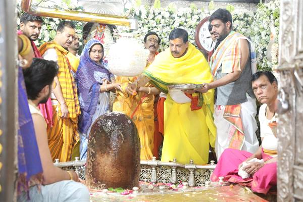 महाशिवरात्रि पर मुख्यमंत्री डॉ. यादव ने की भगवान महाकाल की पूजा-अर्चना
