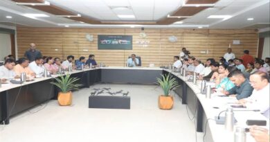 कलेक्टर श्री आशीष सिंह की अधिकारियों को चेतावनी- उदासीनता और लेतलाली बरतने वालों के विरुद्ध की जाएगी कड़ी कार्रवाई