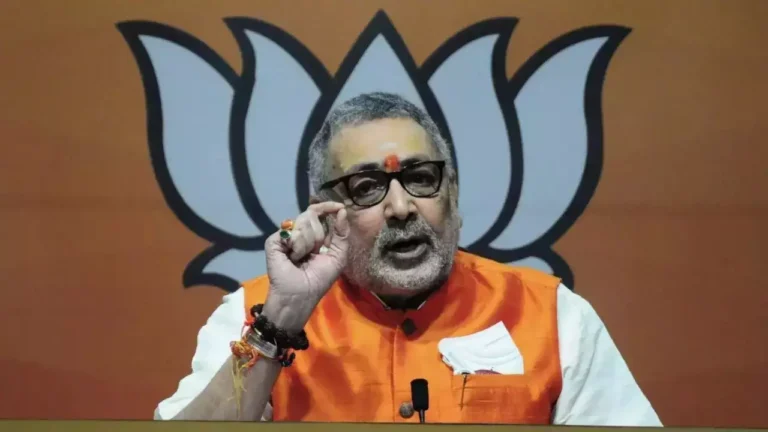 कांग्रेस मुसलमानों के लिए हिंदुओं का गला काट रही: गिरिराज सिंह