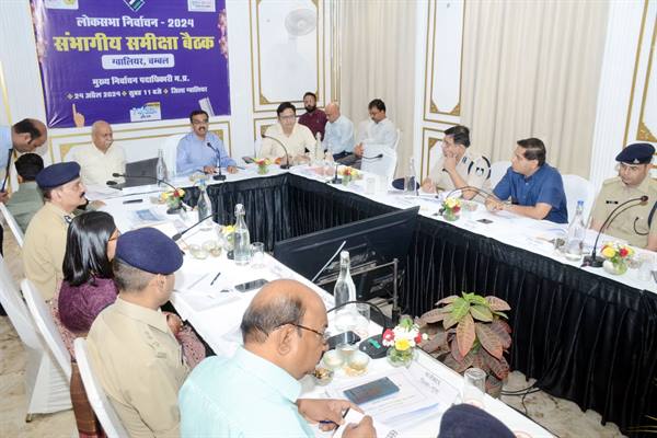 मतदान में बाधा डालने वाले तत्वों पर निगरानी के लिये सीसीटीव्ही कैमरे लगाए जाएँ: अनुपम राजन