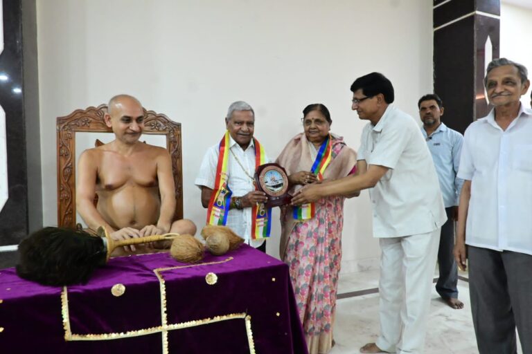 तीर्थ क्षेत्र कमेटी के अध्यक्ष ने विमर्शसागर से लिया आशीर्वाद