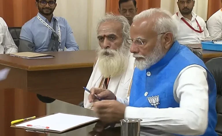 काल भैरव मंदिर में दर्शन के बाद PM मोदी ने वाराणसी से दाखिल किया नामांकन