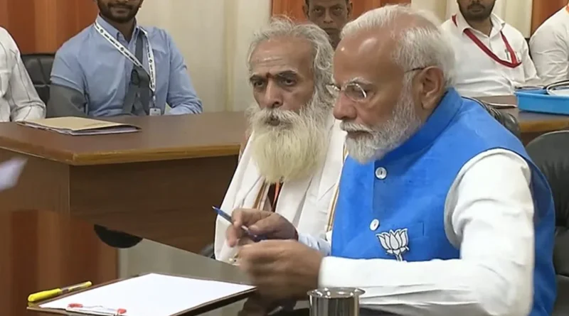 काल भैरव मंदिर में दर्शन के बाद PM मोदी ने वाराणसी से दाखिल किया नामांकन