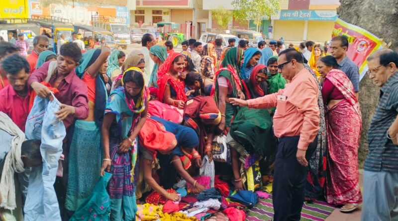 मां अन्नपूर्णा रोगी सेवा एवं पारमार्थिक संस्था द्वारा वस्त्र वितरण का आयोजन