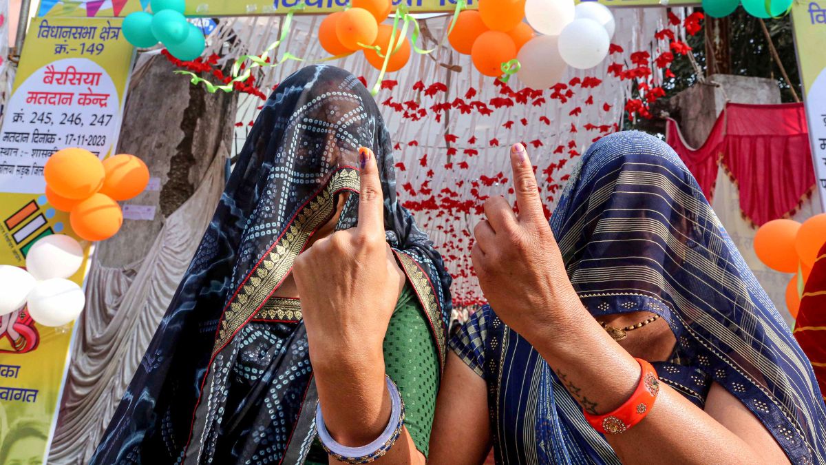 नौ संसदीय क्षेत्रों के सभी मतदान केन्द्रों में शांतिपूर्ण मतदान जारी