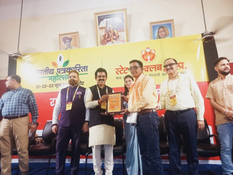 वरिष्ठ पत्रकार प्रवीण जोशी सम्मानित
