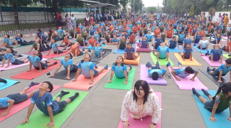 द मिलेनियम स्कूल ने योग दिवस के मौके पर एकता और स्वास्थ्य के संदेश को दिया महत्व