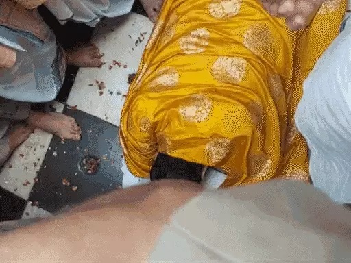 कथावाचक पंडित प्रदीप मिश्रा आज बरसाना पहुंचे, राधा-रानी को दंडवत प्रणाम किया और नाक रगडक़र माफी मांगी