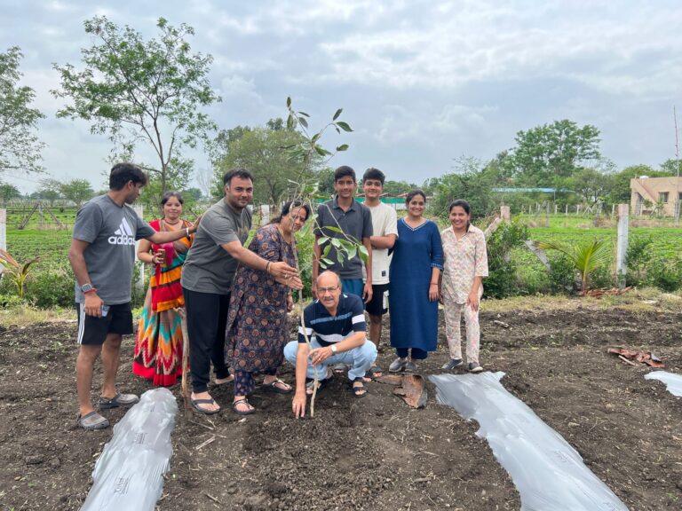 विभिन्न प्रजातियों के 100 पौधे लगाए गए