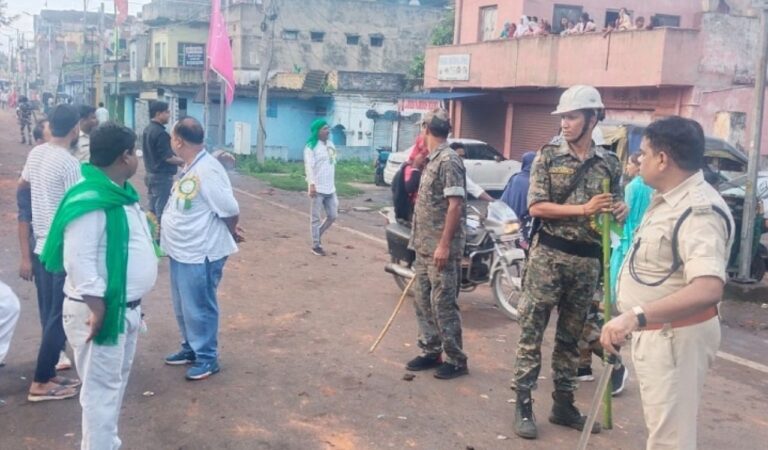 मुहर्रम पर जुलूस के दौरान बवाल, जमकर बरसाए गए ईंट-पत्थर