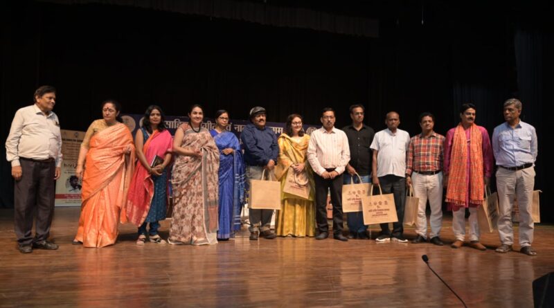 साहित्य संगीत एवं नाट्य समागम में साहित्यकारों और कलाकारों ने दी अपनी प्रस्तुति