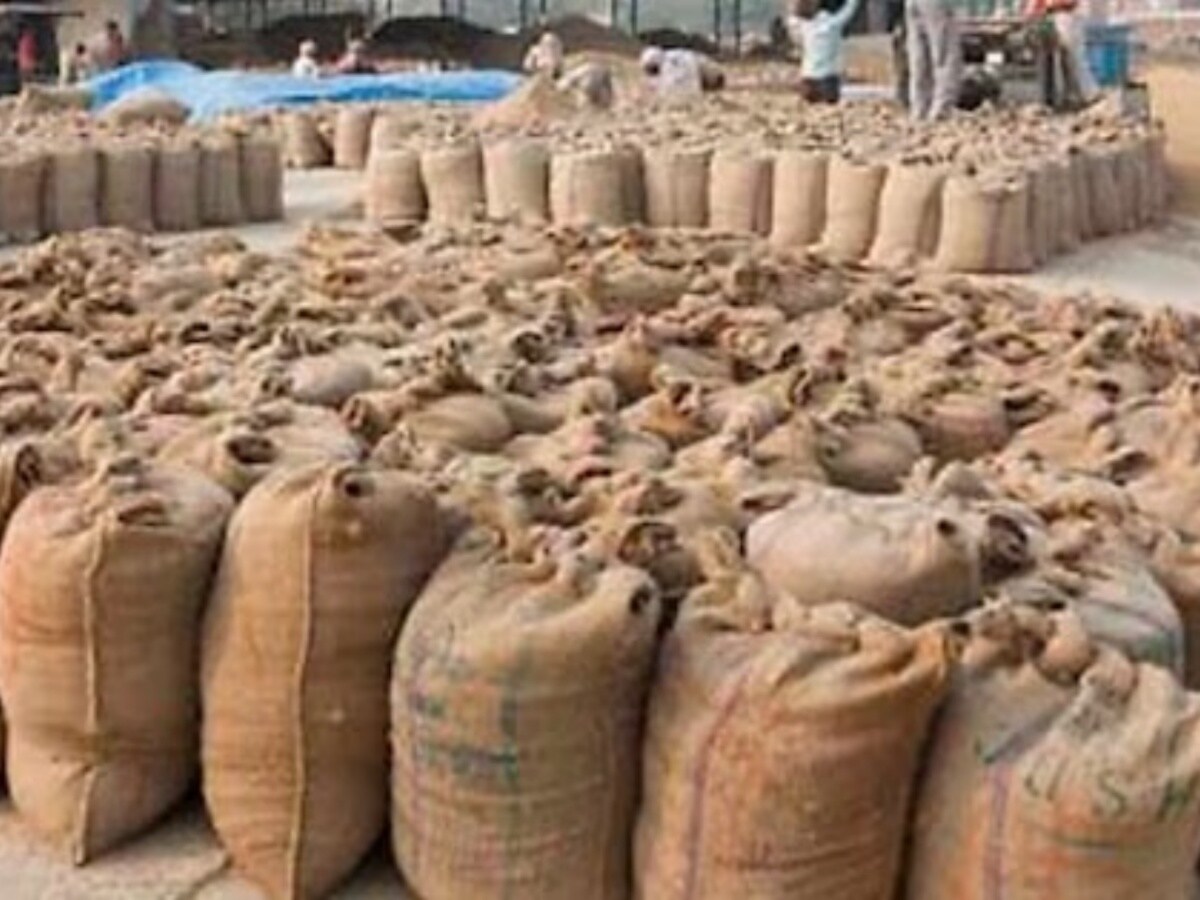 पश्चिम बंगाल में करोड़ों रुपये के राशन वितरण घोटाला में तृणमूल कांग्रेस नेता गिरफ्तार