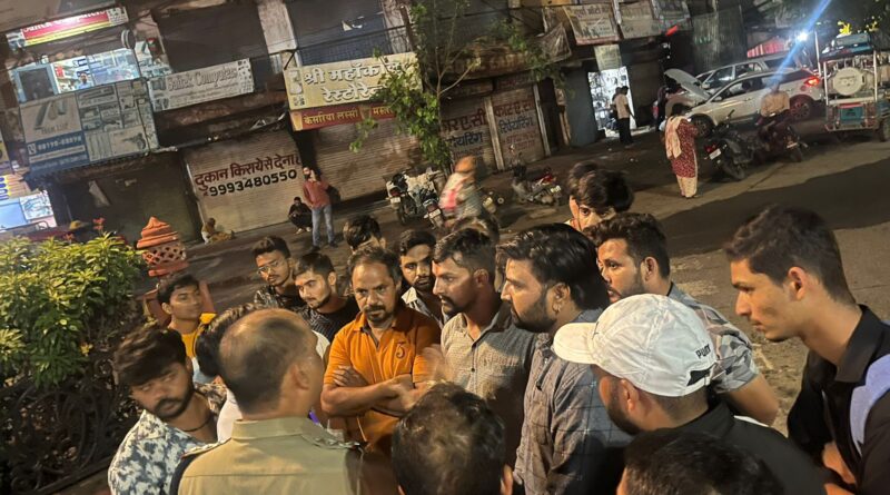भगवान का चित्र ओर चित्र वाली टाइल्स भड़के बजरंगी