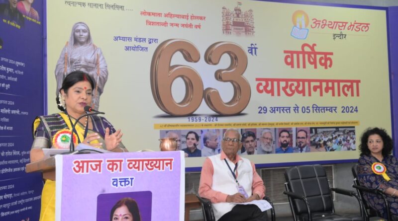 अभ्यास मंडल के मंच पर पद्मश्री मालिनी अवस्थी का व्याख्यान