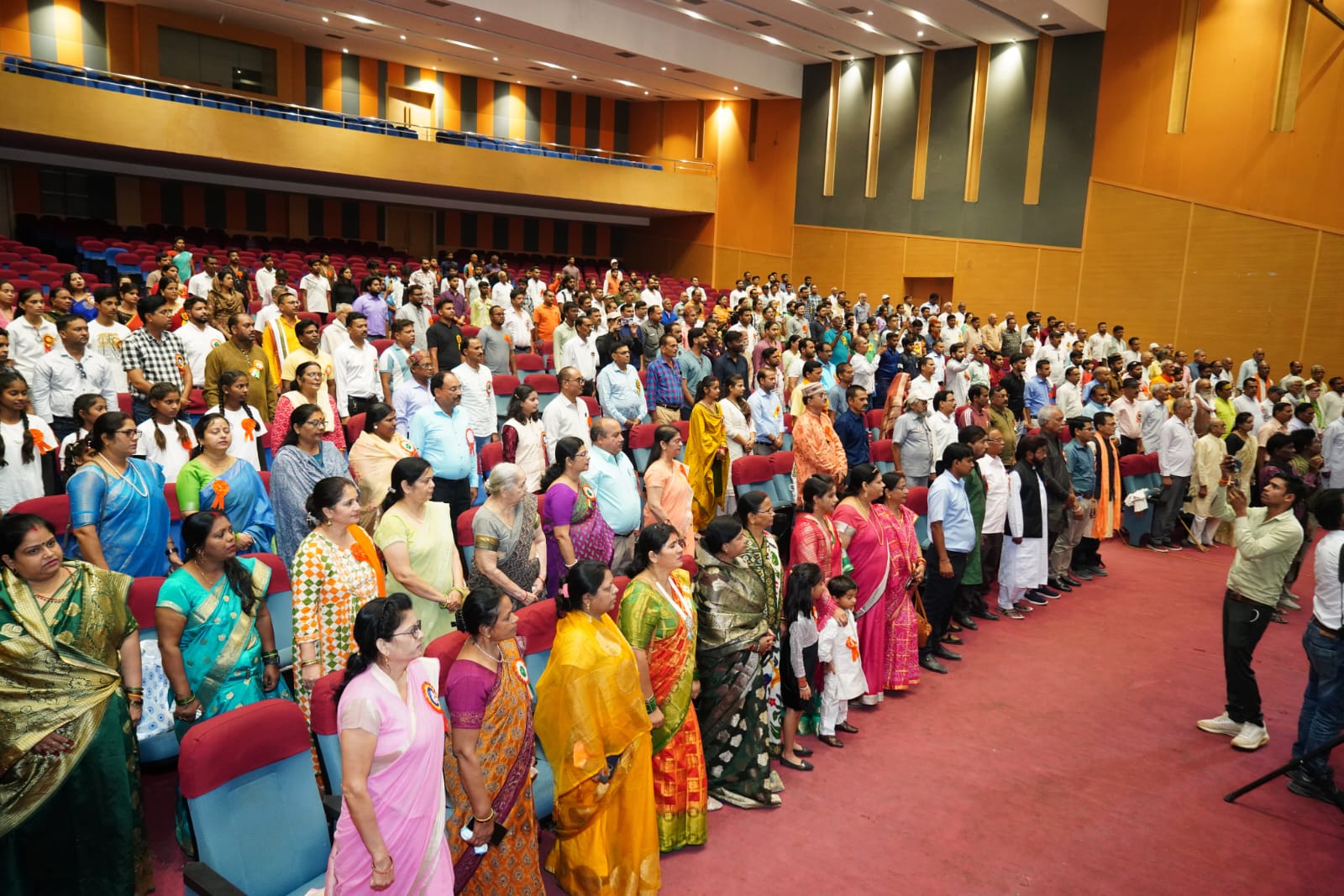 111 सामाजिक संगठनों द्वारा आयोजित किया गया 68 कलाकारों का सम्मान समारोह