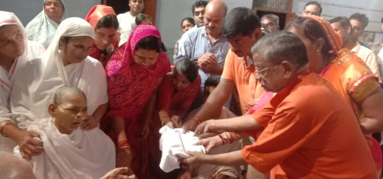आचार्य श्री वसुनंदी के सानिध्य में क्षमानंदनी माताजी की हुई समाधि