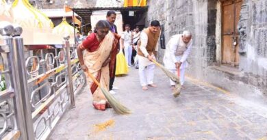 राष्ट्रपति श्रीमती मुर्मु ने श्रीमहाकाल परिसर में स्वच्छता के लिये किया श्रमदान