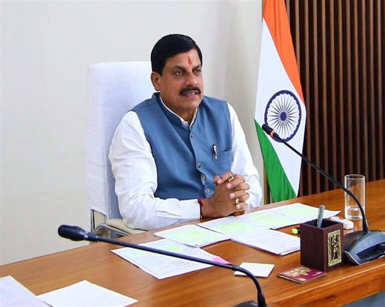 मुख्यमंत्री डॉ.मोहन यादव ने आरोग्य भारती के ग्वालियर में आयोजित सम्मेलन को मुख्यमंत्री निवास से वीडियो कॉन्फ्रेंसिंग से सम्बोधित किया।