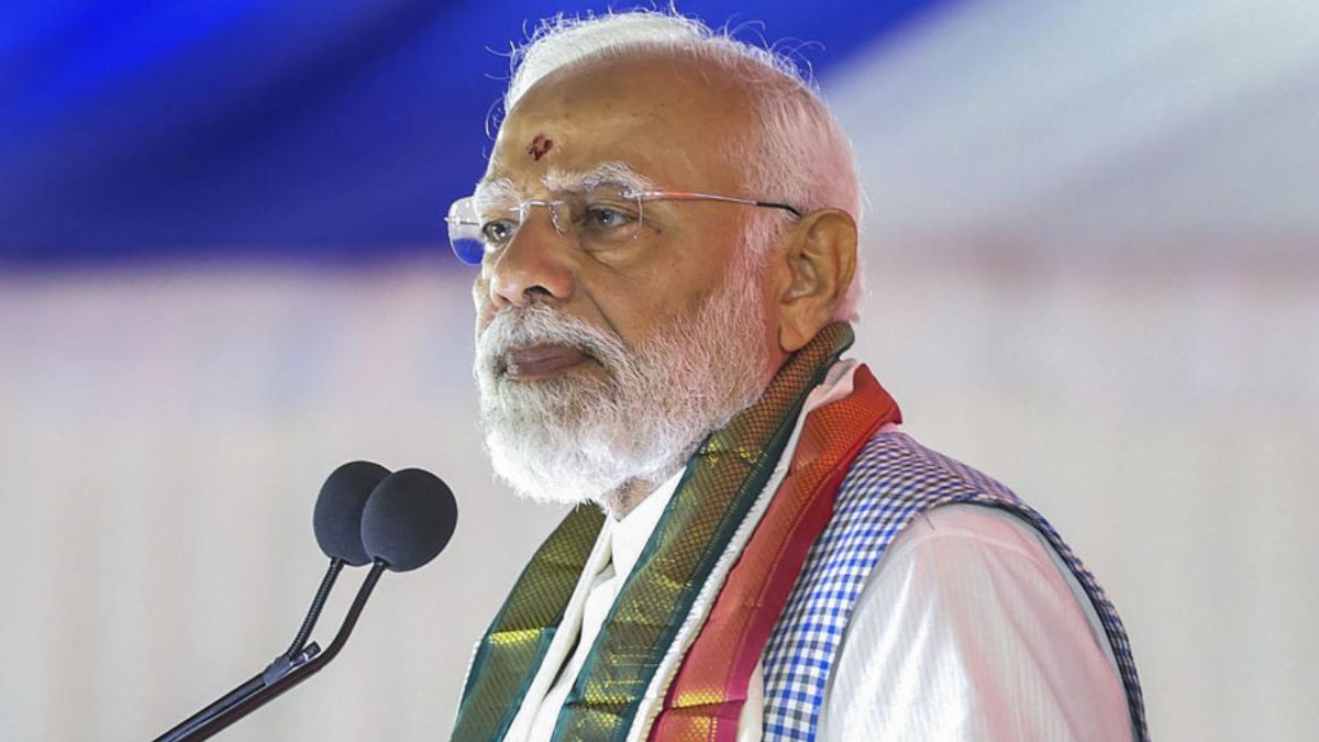 भावी पीढ़ी के जीवन को अपने ज्ञान से सींचकर हमारे शिक्षक राष्ट्र निर्माण में अपना बहुमूल्य योगदान दे रहे हैं: प्रधानमंत्री नरेंद्र मोदी