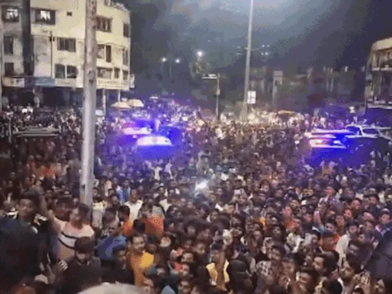 सूरत में गणेश पूजा पंडाल पर पथराव, 33 गिरफ्तार