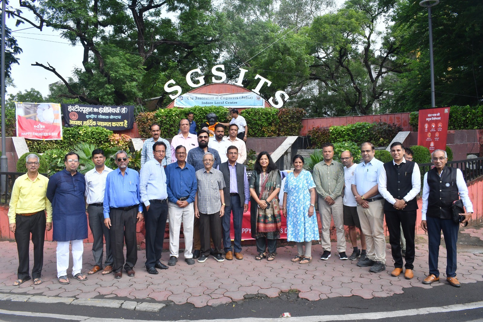एम.विश्वेवरैया की मूर्ति पर किया माल्यार्पण