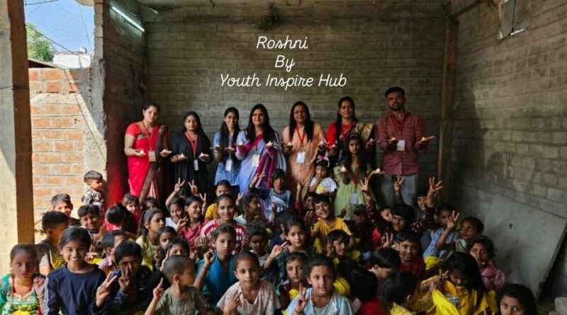 जरूरतमंद बच्चों को मिठाई,पटाखे और चॉकलेट देकर मनाई दीवाली
