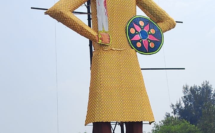 दहन के लिए तैयार 111 फीट का रावण का पुतला