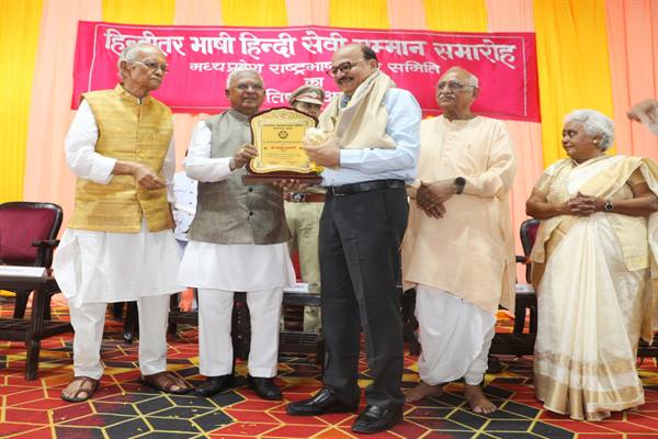 हिन्दी, भावों की अभिव्यक्ति और मातृभूमि पर मर-मिटने की भक्ति है: राज्यपाल श्री पटेल