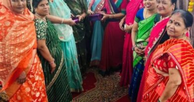 महिलाओं ने माता जी के भजन कर की उपासना